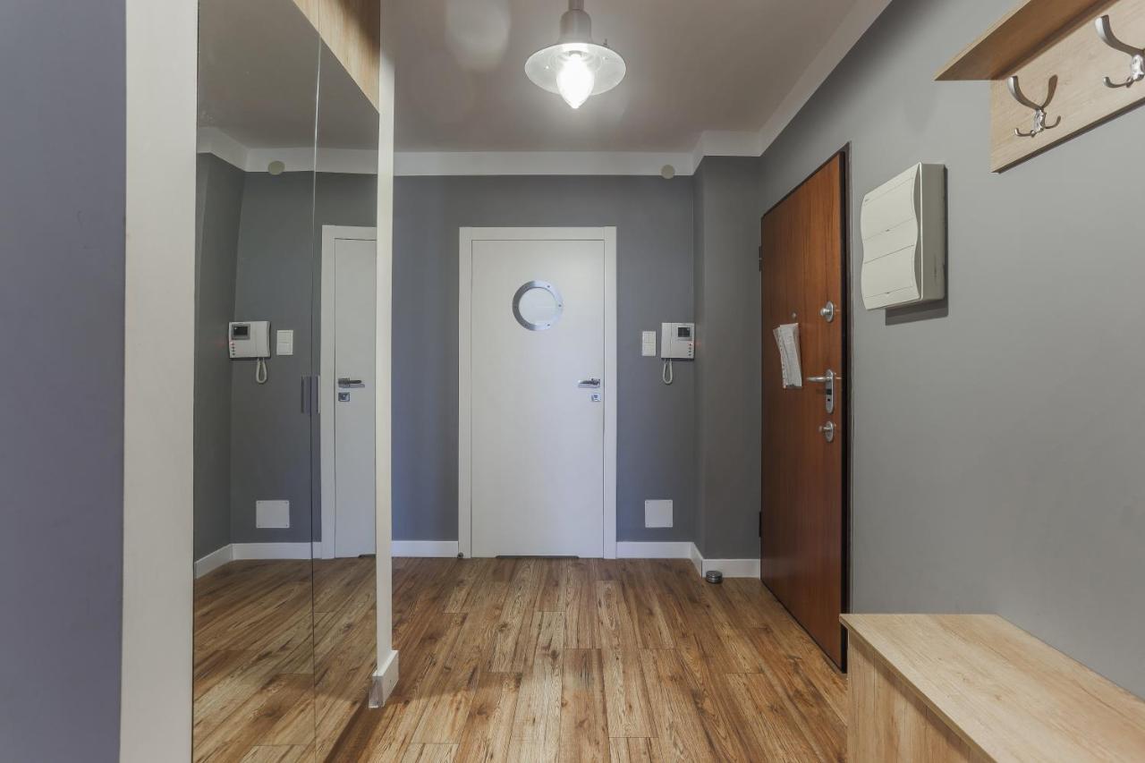 3-Rooms Apartment With Balcony By The Oldtown 格但斯克 外观 照片